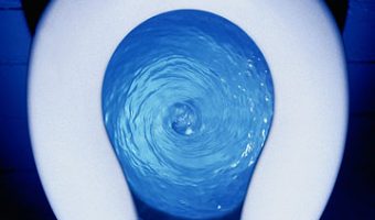 how much water to flush a toilet